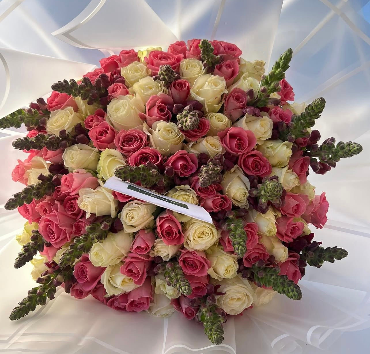 100 mixed roses