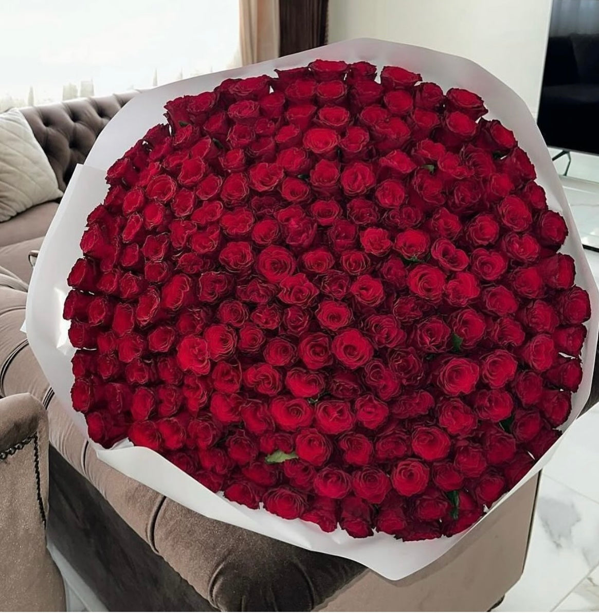 200 red roses